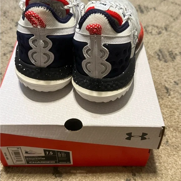 Brand New Under Armour White and Red Sneakers cleats turfs size 7.5 - Picture 3 of 4